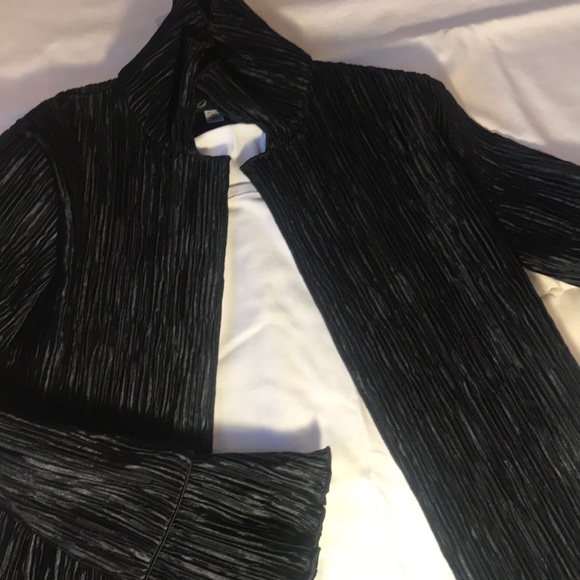 Jes shimmery blc. jacket. Sheer elegance. - Picture 2 of 4